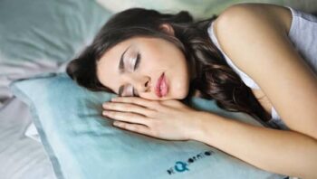 Sleep Well and Live Well: 5 Benefits of Sleeping With a Humidifier