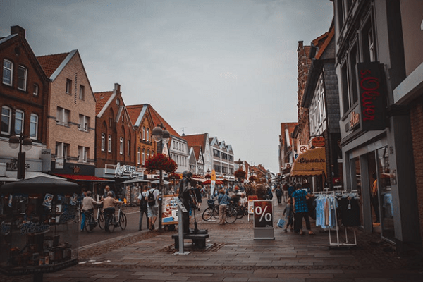 How to Increase Foot Traffic in Your Brick and Mortar Store