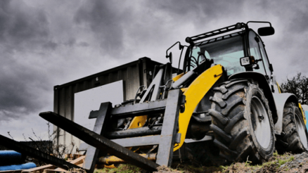 Choosing a Forklift Dealer: 5 Tips to Keep in Mind