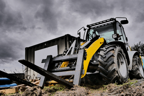 Choosing a Forklift Dealer: 5 Tips to Keep in Mind