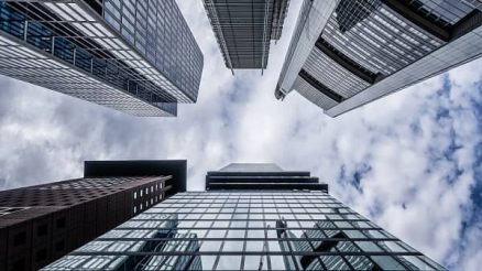 Buying vs Selling: Who Has the Bigger Advantage in Today’s Real Estate Market?
